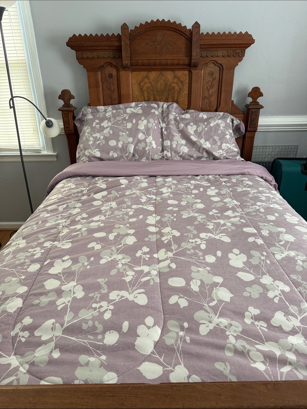 Plum Floral Reversible Comforter Set - White/ Grey Floral Pattern - Full/Queen
